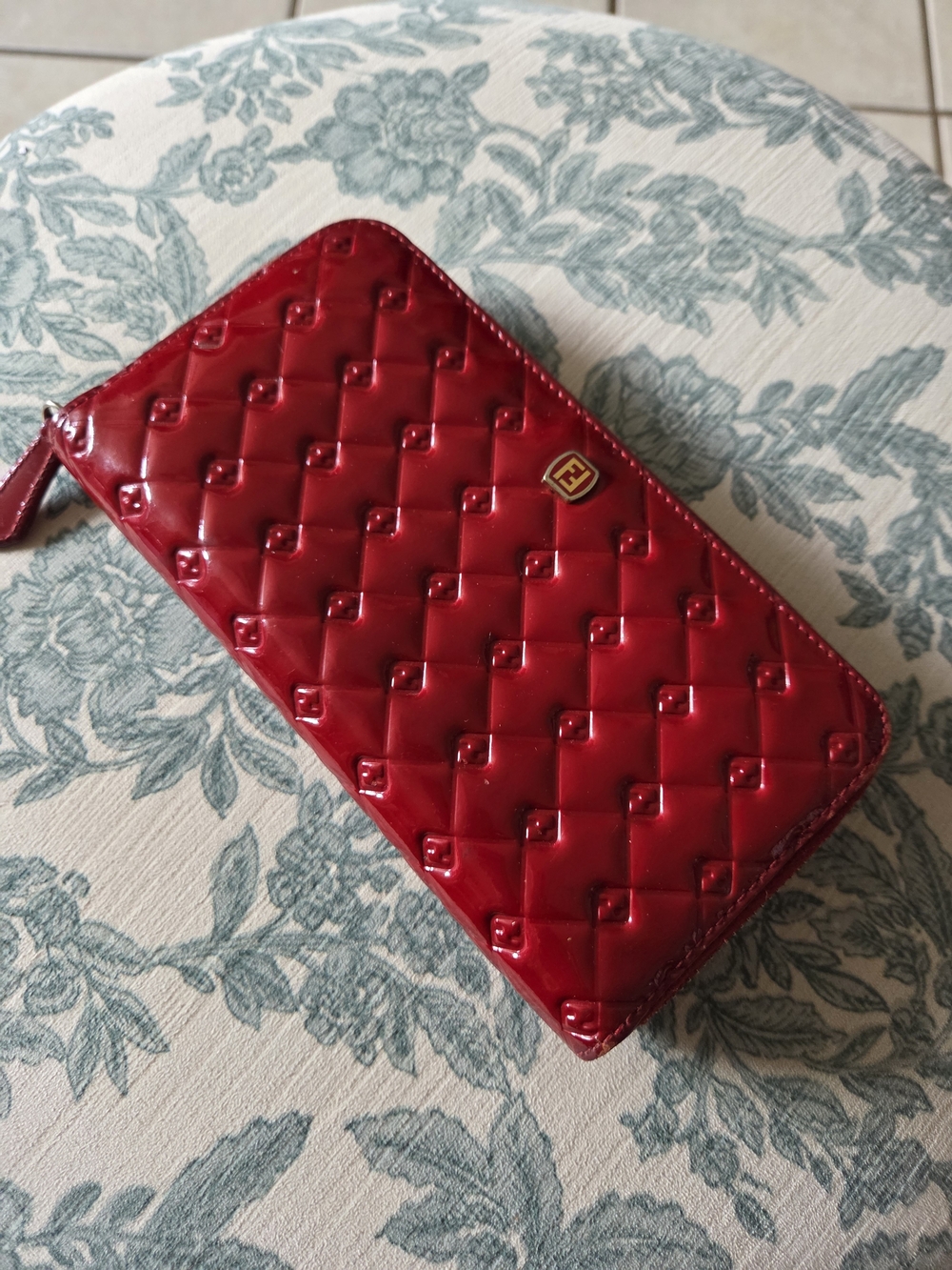 🔥Fendi Fendilicious Patent Leather Zip-around Wallet